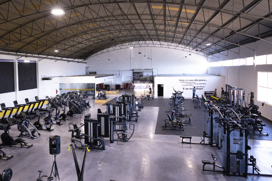 Arena Fitness Club — Zona de Cardio e Musculação
